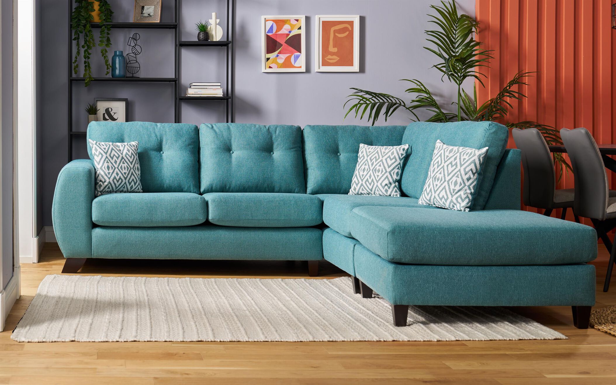 Corner Sofa with Right-Hand Facing Chaise